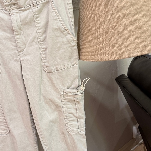 Democracy Women's Capris in Cream Democracy Size 6 - Picture 4 of 8